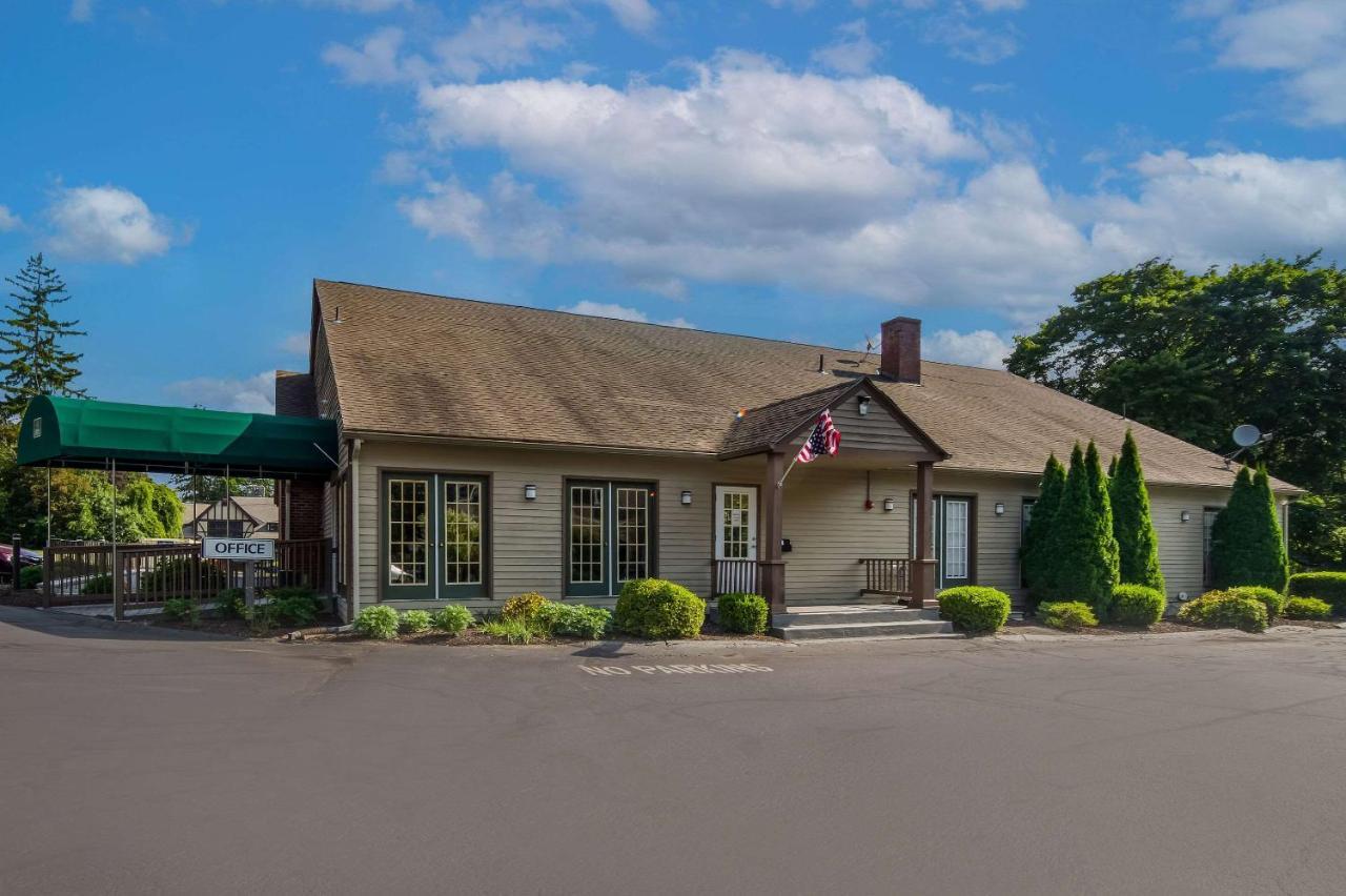 Quality Inn Great Barrington Exterior photo