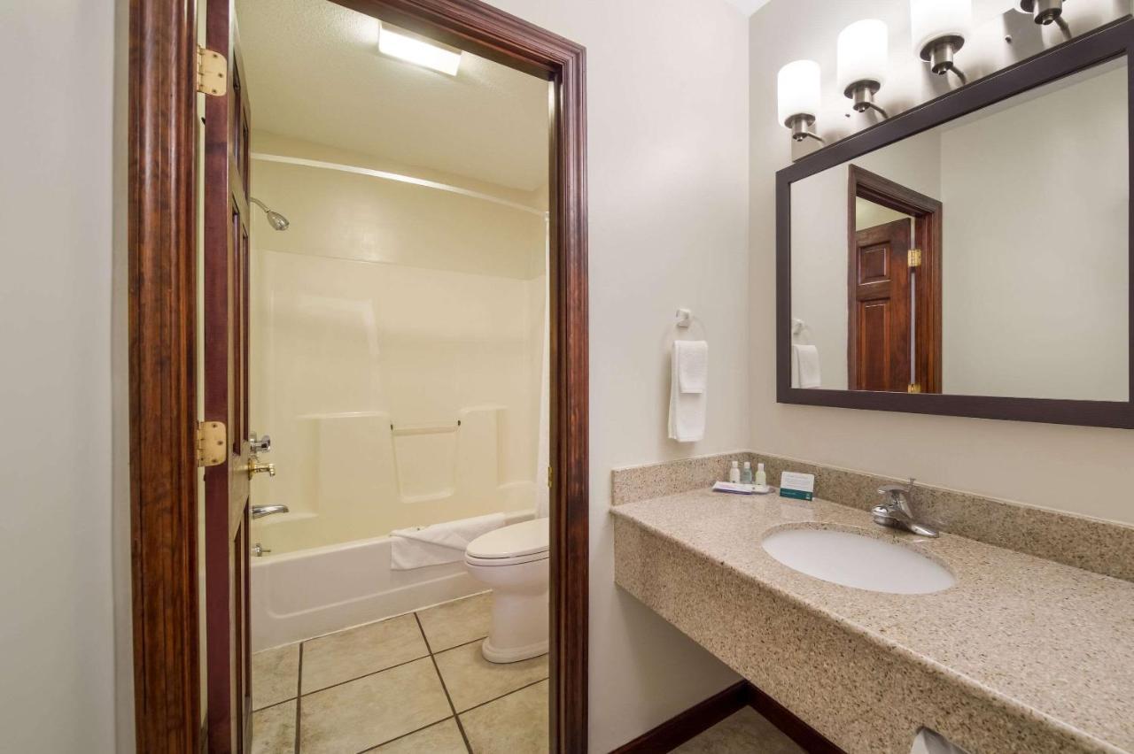 Quality Inn Great Barrington Exterior photo