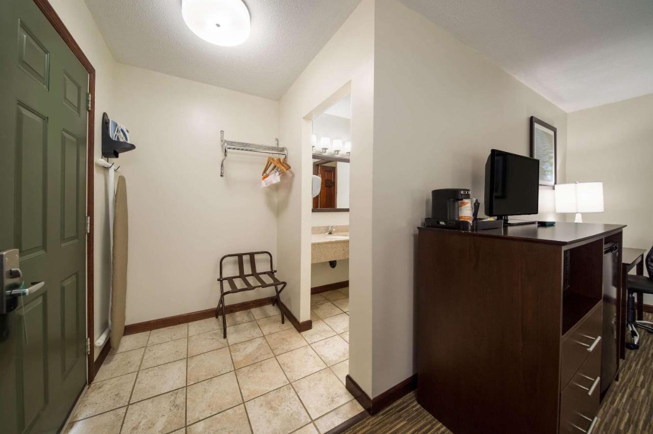 Quality Inn Great Barrington Exterior photo
